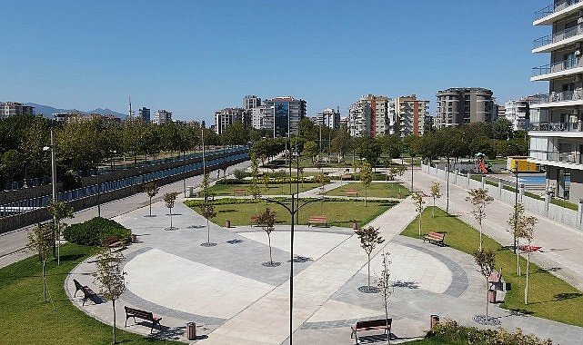 Bayraklı'nın 21 yeni parkı hizmete açılıyor