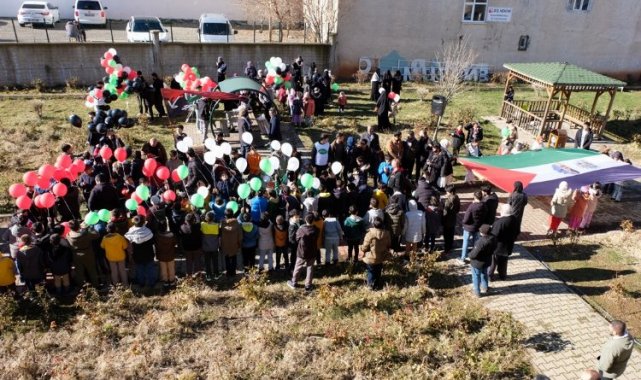 Bingöl'de çocuklar Gazze'deki kayıpları balonlarla andı
