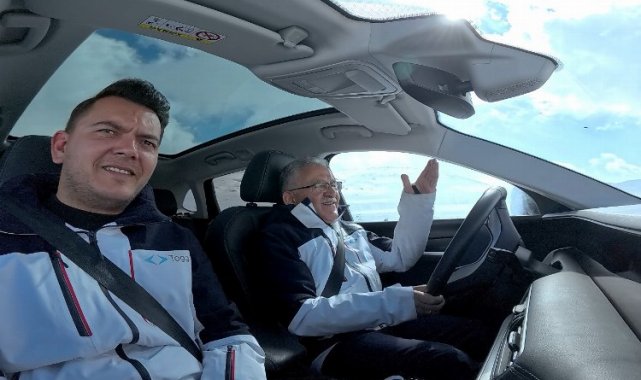 Başkan Büyükkılıç, TOGG ile pistlerin tozunu attırdı