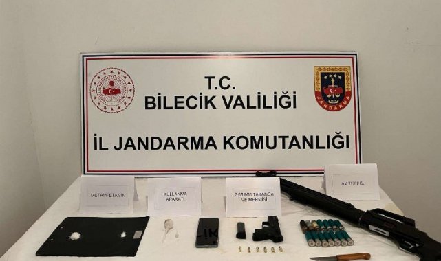 Dur ihtarına uymayan araçta uyuşturucu madde ele geçirildi
