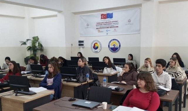 'Gençlerle Birlikte Güvenli Geleceğe Yürüyoruz' projesi sürüyor