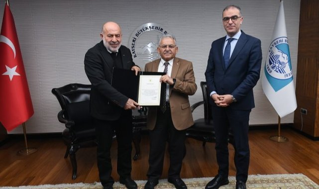Kayseri Erciyes'te Kar Motosikleti Şampiyonası heyecanı