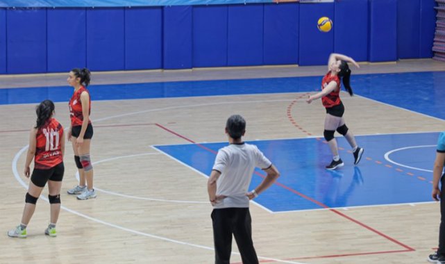 Liseler arası 100. Yıl Voleybol Turnuvası sona erdi