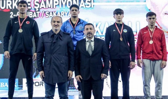 Manisa BBSK güreş takımından 2 madalyalı başlangıç