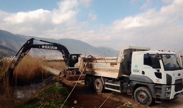 Manisa'da dere temizlik çalışmaları sürüyor