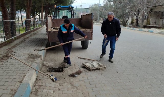 Manisa'da yağmur suyu ızgaraları temizleniyor