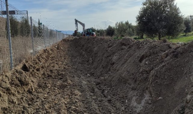 MASKİ'den Koyuncu Mahallesinde dere temizliği