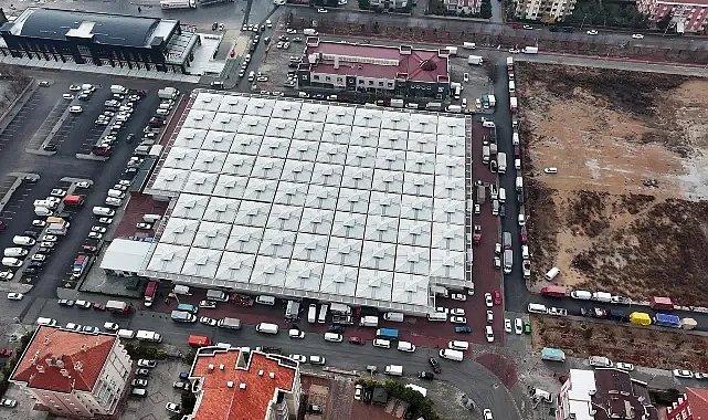 Selçuklu Belediyesi tarafından ilçenin farklı mahallerine kazandırılan kapalı pazarlar modern görüntüsünün yanı sıra alışveriş yapan vatandaşlar ve esnaf için konfor sağlıyor