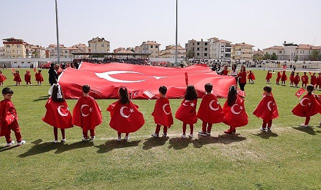 23 Nisan Ulusal Egemenlik ve Çocuk Bayramı, Kemal Kaynaş Stadyumu'nda düzenlenen törenlerle kutlandı