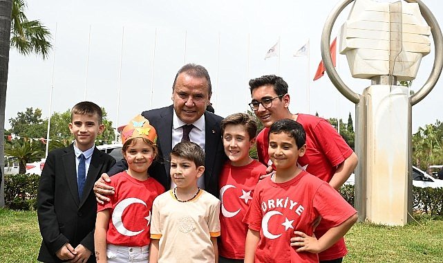 Antalya Büyükşehir Belediyesi 23 Nisan'ı coşkuyla kutladı