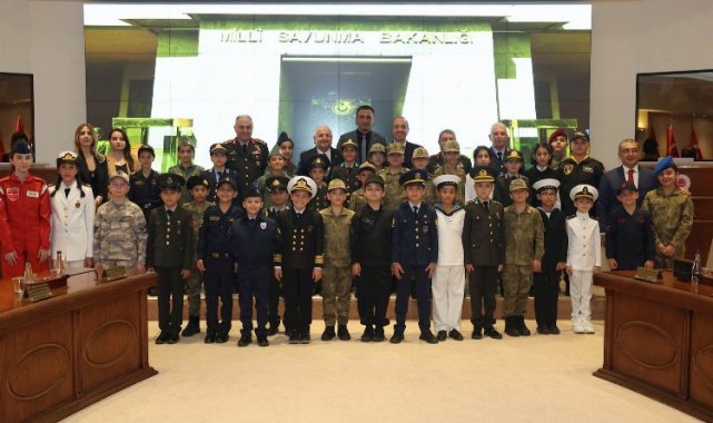 Bakan Güler, TRT Çocuk Korosu ile buluştu