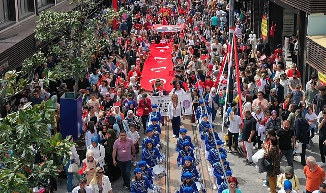 Osmangazi, çocuklarla şenlendi Cumhuriyet Caddesi'ndeki 23 Nisan programında büyük coşku yaşandı