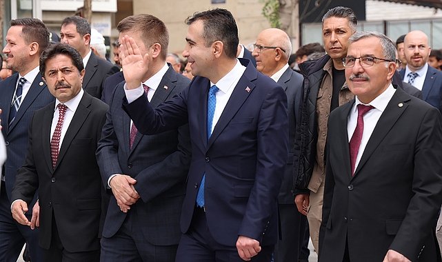 747. Türk Dil Bayramı ve Yunus Emre'yi Anma Etkinlikleri kapsamında Türk Dili Hoşgörü Yürüyüşü ve çelenk sunma töreni düzenlendi