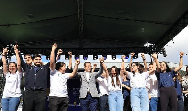İstanbul Büyükşehir Belediye Başkanı Ekrem İmamoğlu, İBB Ders Atölyeleri ve Teknoloji Atölyeleri Mezuniyet Şöleni'ne katıldı