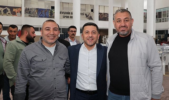 Nevşehir Belediye Başkanı Rasim Arı, Nevşehir Kapalı Pazaryeri'nde esnaflarla birlikte kahvaltı yaptı