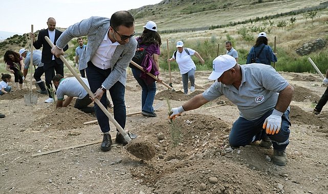 Peyzaj mimarlarından Karşıyaka'ya hatıra ormanı