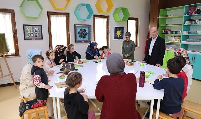 Selçuklu Sanat ve Tasarım Atölyesi'nde anne ve çocukları bir araya getiren Selçuklu Belediyesi, çocuklar ve annelerine unutulmayacak bir Anneler Günü anısı yaşattı
