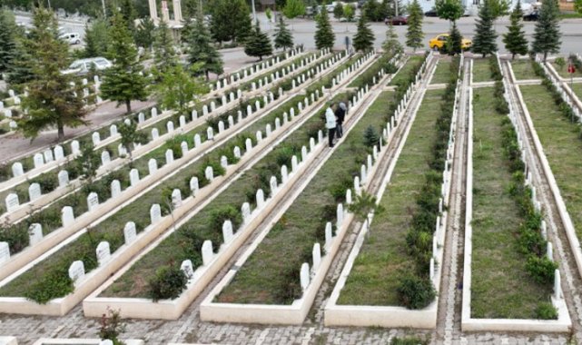 Sivas'ta mezarlıklarda kapsamlı temizlik