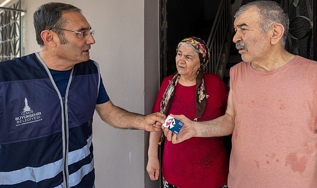 İzmir'de Emekli Dayanışma Kartı yüzleri güldürdü “Allah böyle başkanları hep var etsin