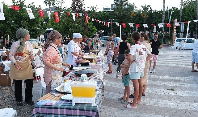 Kemer'de üreten ev hanımları kermesi