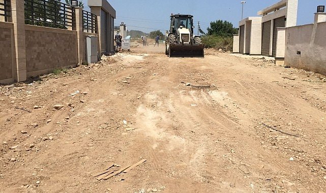 Kemer'de yol ve kaldırım çalışmaları hızla devam ediyor