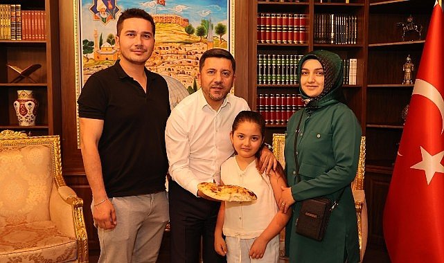 Nevşehir Belediye başkanı Rasim Arı, bugün çok sayıda esnaf, genç ve vatandaşı konuk ederek hem talep ve önerilerini dinledi hem de istişarelerde bulundu