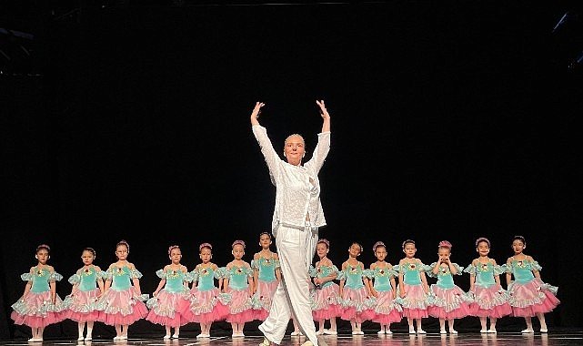 Nilüfer'in küçük dansçıları bale resitalinde parladı