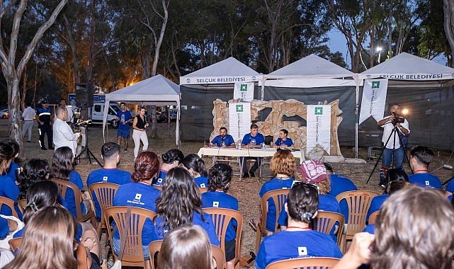 Başkan Tugay, Selçuk'ta gençlerle bir araya geldi “Kahraman olmayı denemenizi istiyorum