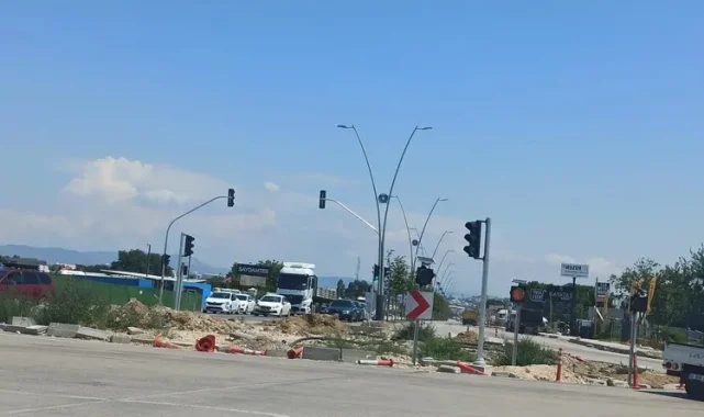 Bitmeyen Çalı Kavşağı trafikte zor anlara neden oluyor