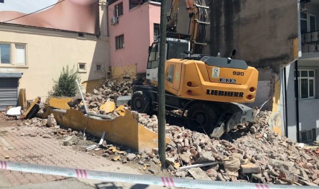 Bursa Osmangazi'de kaçak gecekonduya yıkım!