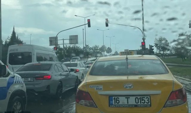Bursa'da yoğun yağış trafiğe kilit vurdu!