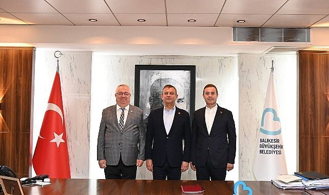 Edremit Belediye Başkanı Mehmet Ertaş, CHP Genel Başkanı Özgür Özel'in Balıkesir ziyaretine katıldı