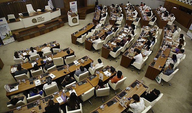 Güneş Okulu Projesi'nde gençlere sektör tanıtıldı