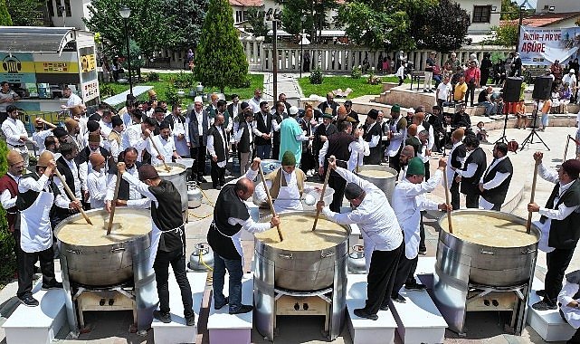Konya Büyükşehir ve İRFA, Aşure Geleneğini “Huzur-ı Pir'de Aşure