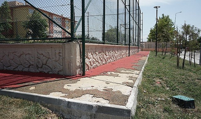 Lüleburgaz Belediyesi'nin yaptığı yürüyüş parkuruna zarar verildi