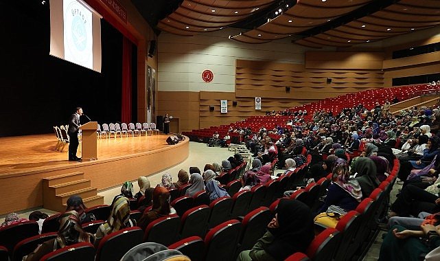 Nevşehir Belediye Başkanı Rasim Arı, Üftade Kur'an Kursu'ndan mezun olarak hafızlık belgesi alan kız öğrenciler için düzenlenen icazet törenine katıldı