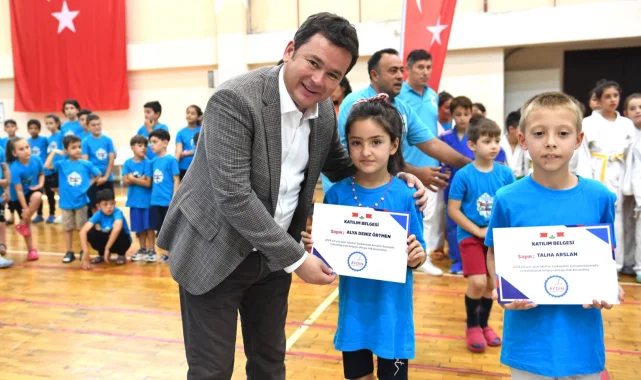 Osmangazi'de genç judo ve taekwondocular sertifikalarını aldı