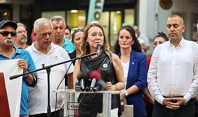 Srebrenitsa Katliamı'nda hayatını kaybedenler Konak'ta anıldı