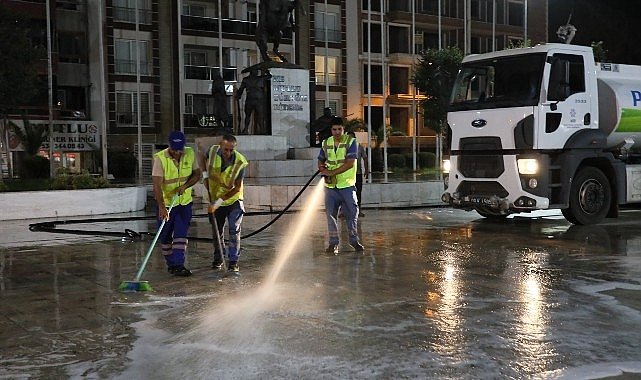 Aydın Büyükşehir Belediyesi'ne bağlı temizlik ekipleri, Aydın kent genelinde çalışmalarını sürdürüyor