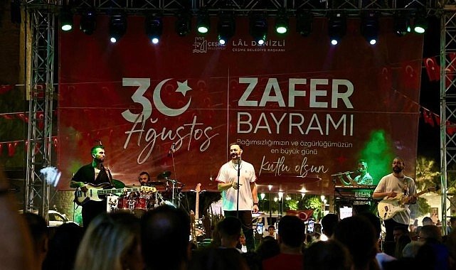 Çeşme'de 30 Ağustos coşkusu Başkan Denizli; “Zaferimizin 102. yılını büyük bir gururla kutladık