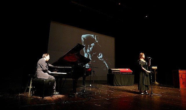 Tiyatro dünyasının usta ismi Genco Erkal, son yolculuğuna Harbiye Muhsin Ertuğrul Sahnesi'nden, sevenlerinin dakikalarca süren alkışları eşliğinde uğurlandı