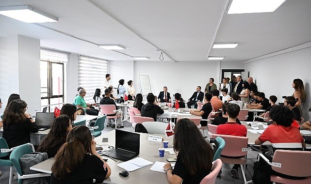 Başkan Böcek'ten gençlere tavsiyeler