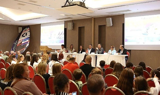 Başkan Denizli: “İlçemizde sörfün uluslararası turnuvalara ev sahipliği yapan bir kent olması için var gücümüzle çalışacağız