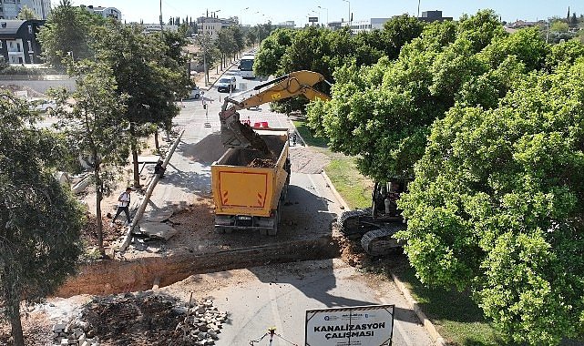 Kardeş Kentler Caddesi'nde kazalara neden olan kurp düzeltiliyor