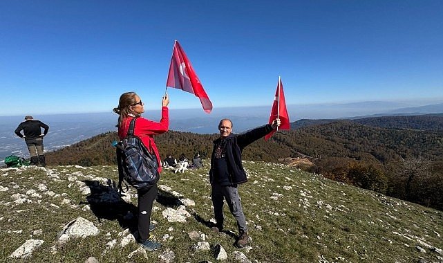 Kartepe'nin zirvesinde Cumhuriyet coşkusu