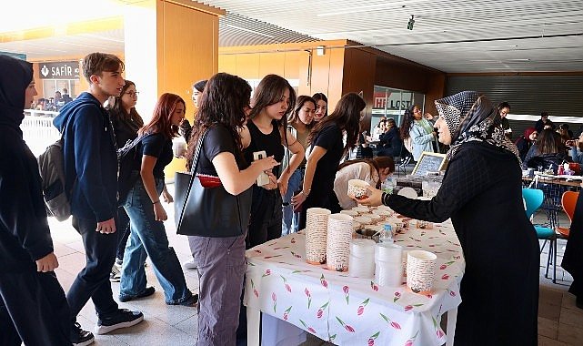 Nevşehir Belediyesi Gençlik Ofisi'nden Anlamlı Etkinlik: Anne Eli Kermesi