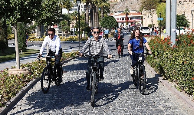 Bisiklet tutkunları Çeşme'de pedal çevirecek