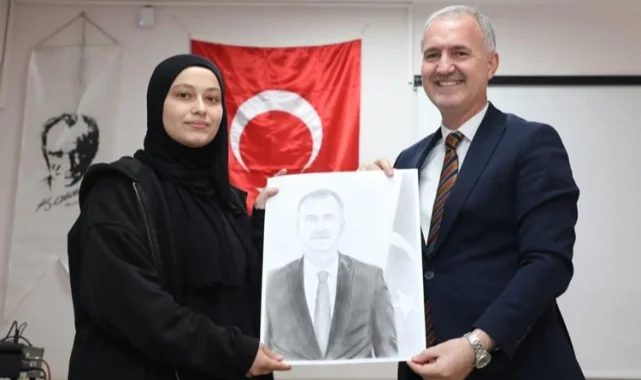 Bursa İnegöl'de Başkan Taban'a 'Genç Bakış'tan sürpriz hediye