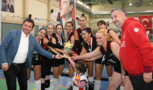 Bursa'da düzenlenen Türkiye Veteran Voleybol Turnuvası'nda şampiyonlar belli oldu
