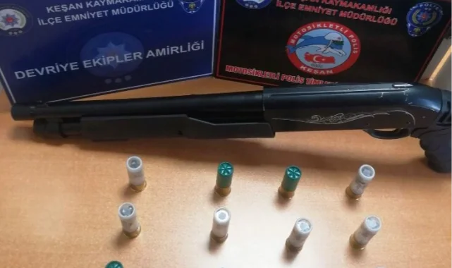 Edirne Keşan'da şüpheli araçtan ruhsatsız tüfek çıktı